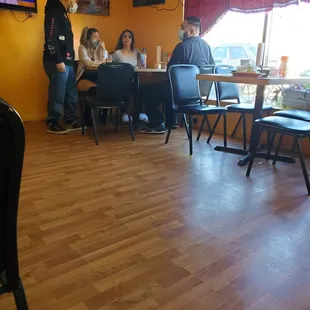 Girl on the right came in without mask but rest of group is compliant.