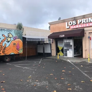 The entrance to the market!