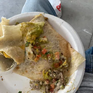 The food tastes spoiled, the guacamole tastes very bad I'm not coming back