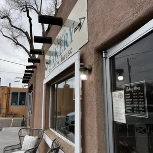 the outside of the restaurant