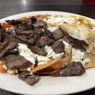 Chilaquiles with Bistec Encebollado