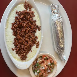 Queso Fundido Huevos con Chorizo