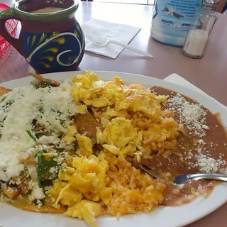 Chilaquiles con huevos