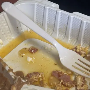 Mi comida venía con mucha grasa y con un pelo.