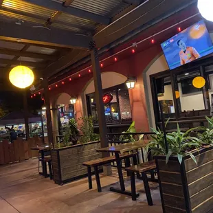 Beautiful enclosed patio area!!