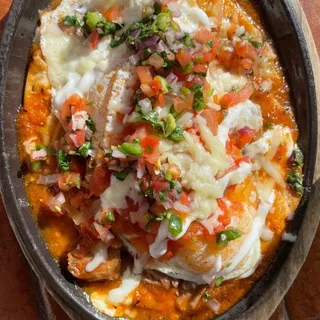 HUEVOS RANCHEROS WITH CARNITAS