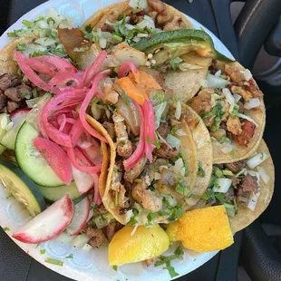 tres de asada y tres de pollo con todo  10/10 delicious