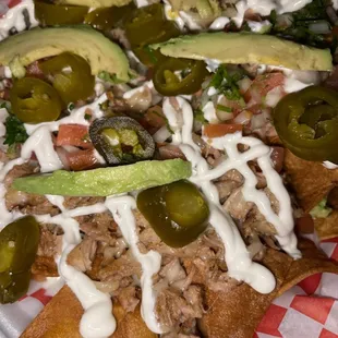 Freshly fried nachos (w/suadero)