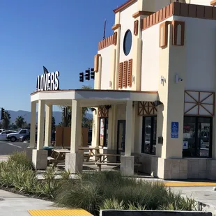 Los Tacos Lokos is a spotless restaurant in a brand new building