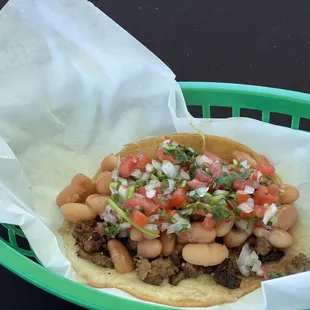 Asada taco with beans