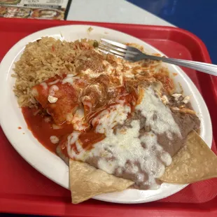 Tamal y enchilada.