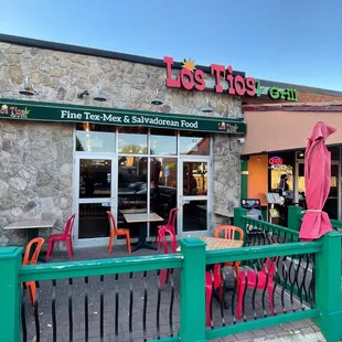 the outside of the restaurant