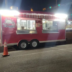 a food truck at night