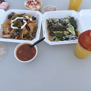 Asada mini tacos, tocos nachos,