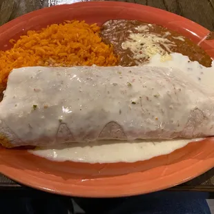 a plate of mexican food