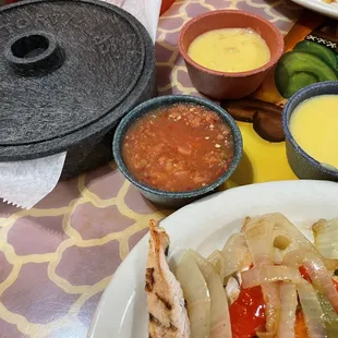 Lunch portion - Chicken fajitas w/ flour tortillas