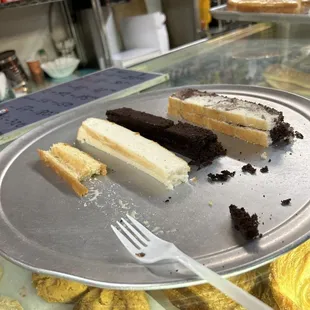 Tres Leches (almost gone because I loved it) white, chocolate and marble cakes.