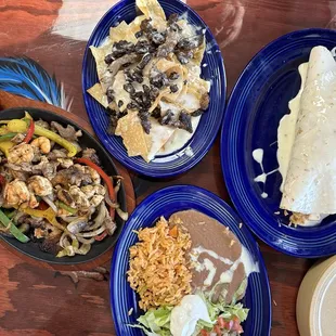 Chicken fajitas, steak nachos and tongue burrito.Very tasty and service was good too.