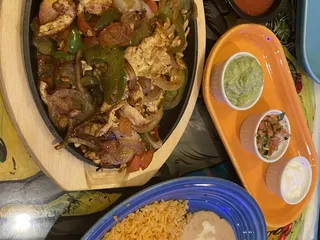 Los Tres Hermanos Bar & Grill