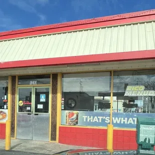 the outside of the restaurant