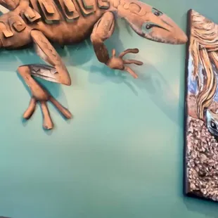 a lizard on the wall