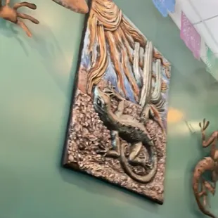 a lizard and a lizard on a wall