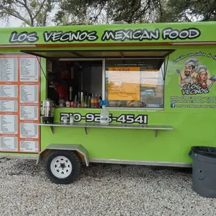 a green food truck