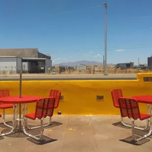 Outdoors dining, if you dare.