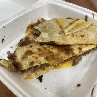 Carne Asada quesadilla, taste burnt. Hardly any cheese too. What a disappointment