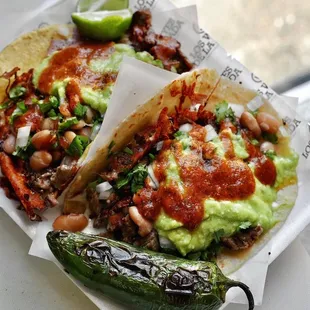 EL TACO CHINGON, UNA DELICIOSA MEZCLA DE SABORES TODO DENTRO DE UNA TORTILLA DE HARINA O MAÍZ HECHA A MANO