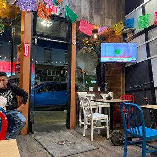 My view from the inside.....watching the streets of the TL....not too shabby