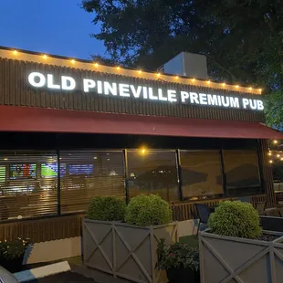 old pineville premium pub