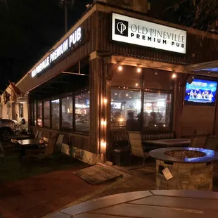 the outside of the restaurant