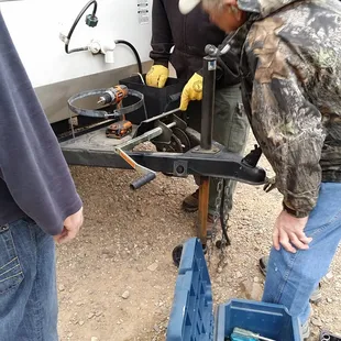Friendly neighbors from Minnesota and maintenance guy from Alaska pitching in.