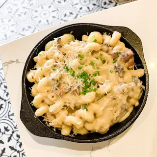 MAC AND CHEESE