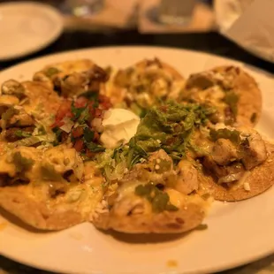 Nachos + chicken- happy hour