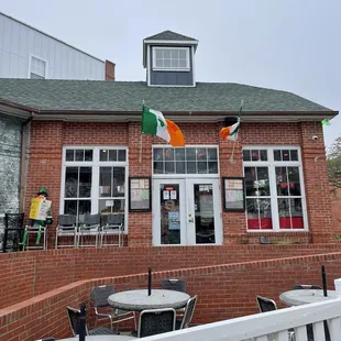 Exterior of Lost Colony Tavern (March 2024) - note the large outdoor / patio seating area weather permitting and in busy season