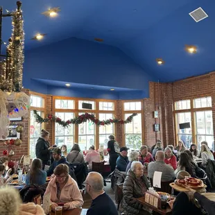 Can get crowded -- recommend stopping by to see if you need to put your name on the list!