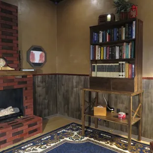 Ariana was last seen in the reading room of her father's lavish Las Cruces estate.