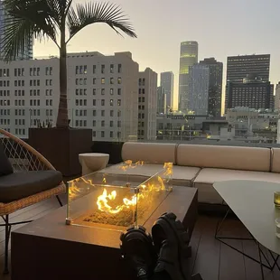 This is "open" seating but after 30 min they ask you to get up lol