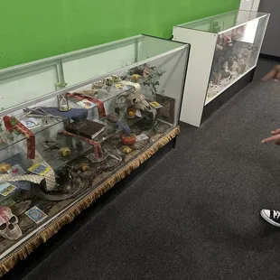 Show cases for the rooms that are offered.