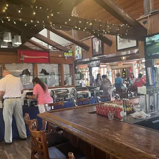 Interior (Sunday buffet is out in this pic as well)