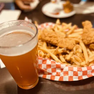 Manny&apos;s pale ale, Chicken tenders.