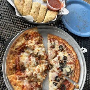 The Otis (and half of my cauliflower crust pizza)