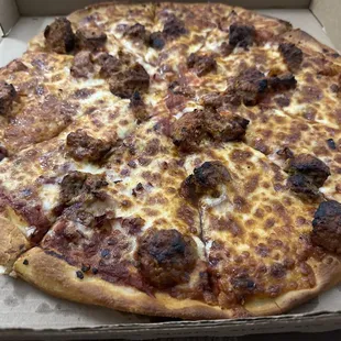 Meatball pizza