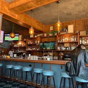 Big beautiful full bar somewhere in SF