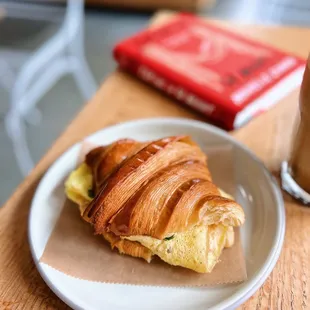 a croissant sandwich on a plate