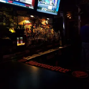 ows a man at the bar