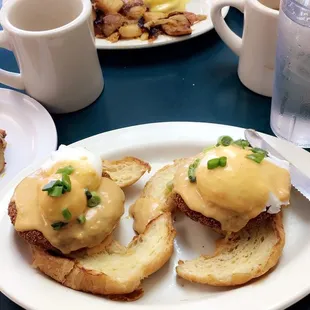 Crab Cakes Benedict