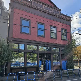 Frontage, and pretty much only street parking around it.